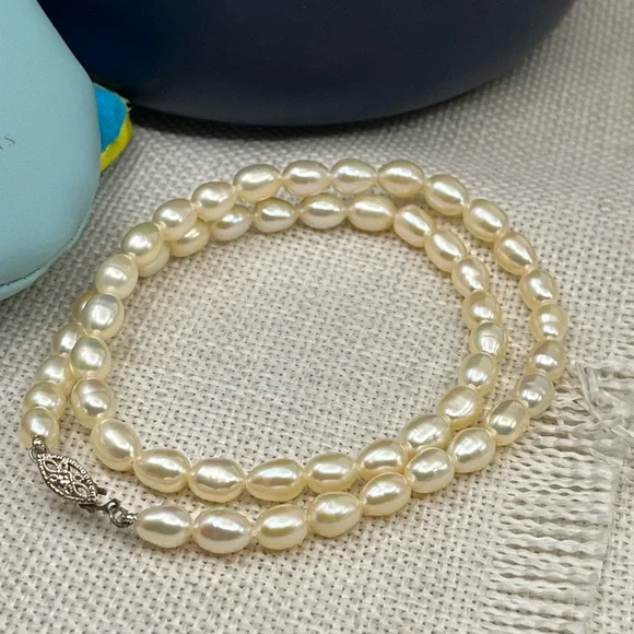 ✨ Ross-Simons 16” Pearl Necklace – Original Pouch & Box ✨ - Picture 10 of 17